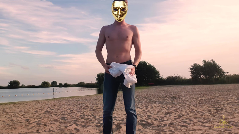 GoldenElixxxir: Twink Su Forbidden Non Nude Beach Segretamente Nudo 4K! Esibizionismo Goldenelixxxir!