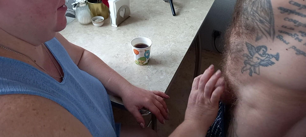 Zona901: Er kommt in mein kaffeeglas, nachdem er wichsen hat