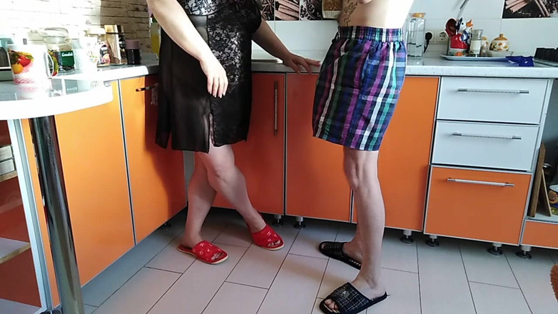 Zona901: Tertangkap ibu mertua di dapur, dikongkek dalam mulut, pepek dan...