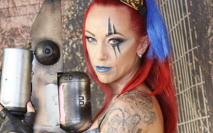 Bravo Models Media: 399 Anne Wild jako budoucí válečná cosplay dívka