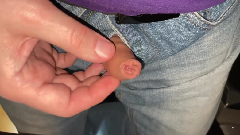 Wichskumpel: 未割包皮的小鸡巴从裤子里脱出来