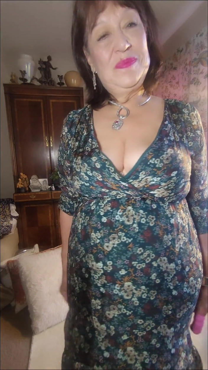 Zilah Luz: 自慰行為や手マンで自分を落ち着かせる。