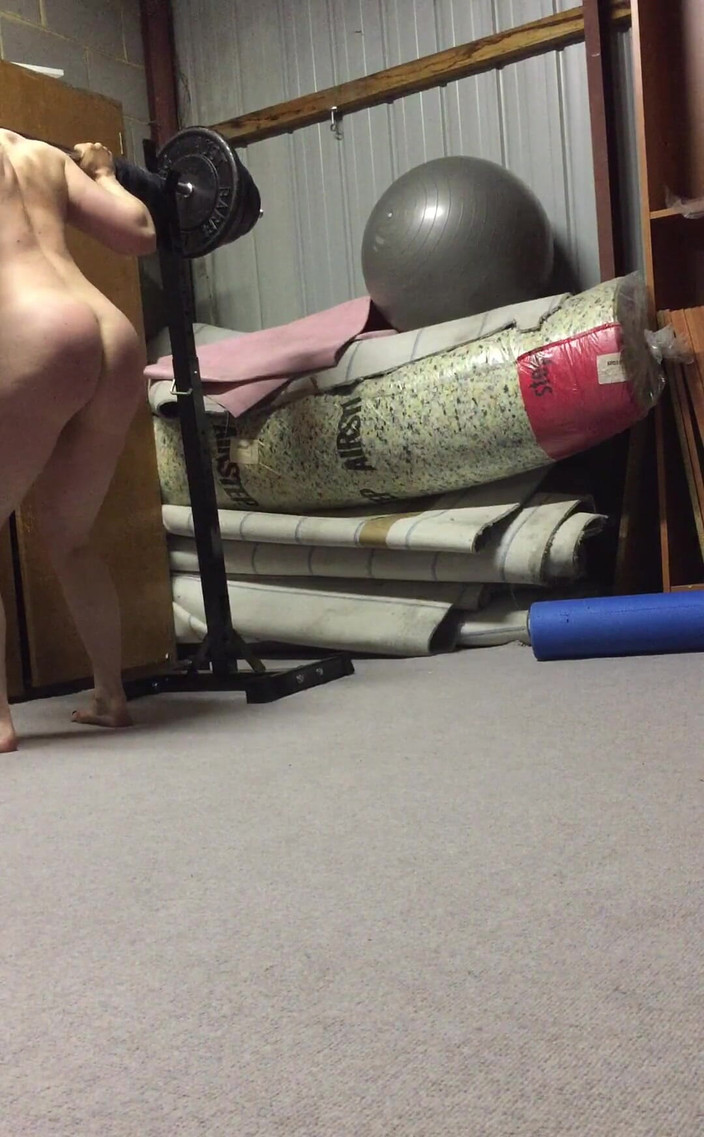 Michellexm: Растягивание обнаженной