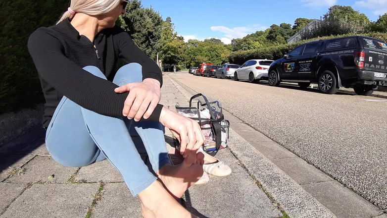 sweetfeet29: Мастурбация рядом с улицей