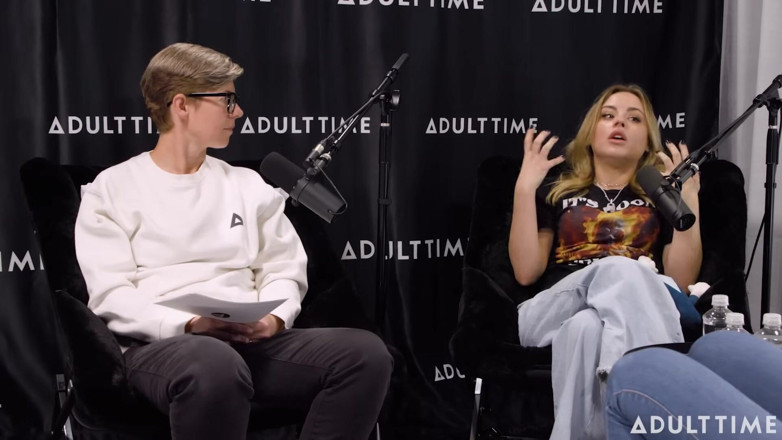 Adult Time Podcast: Gizelle Blanco &amp; Anna Claire Clouds Feromones, forfecare, &amp; Bush | Podcast pentru...