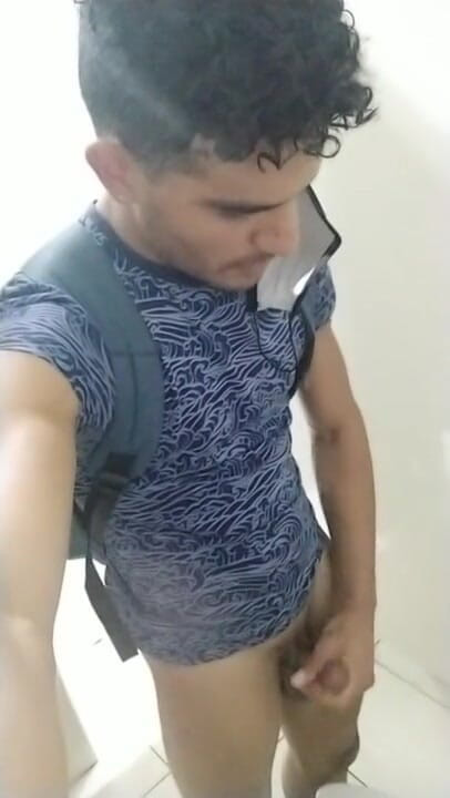 trebol_Jess: Junger schwuler latino im badezimmer