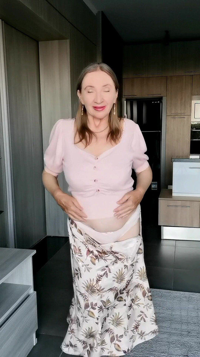 MariaOld: Büyük memeli nine pembeyle azdırıyor