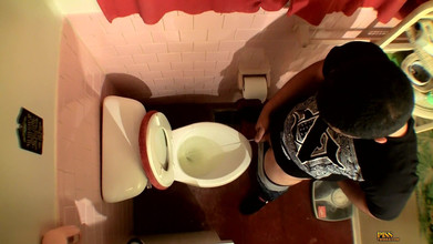 Piss Twinks: Bilik Kencing Batang