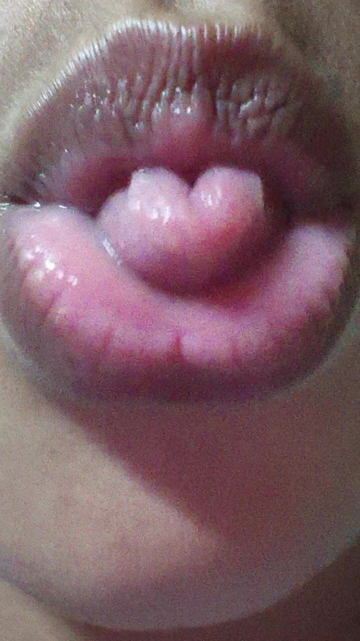 Moma: Video gợi cảm