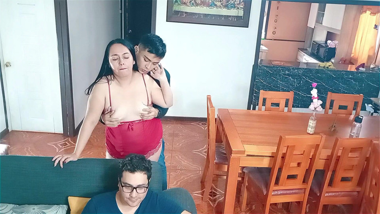 Kellyhotstepmom: Esposa caliente infiel se folla a su hijastro mientras el...