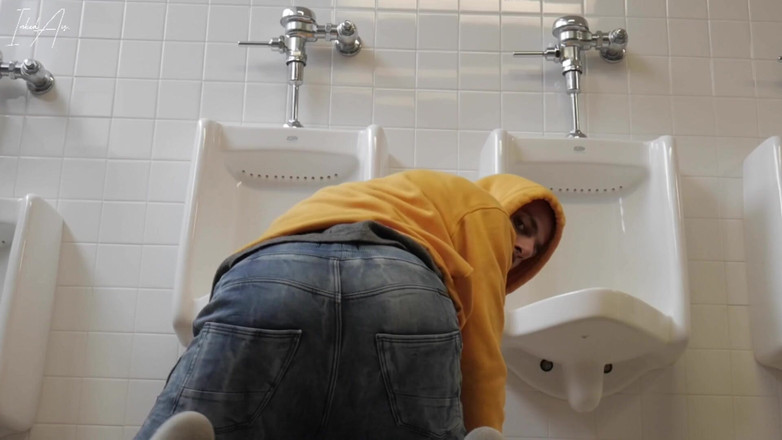 Inkdass: - 공공 장소에서 알몸으로 순항하는 아랍 쿠웨이트 노출증