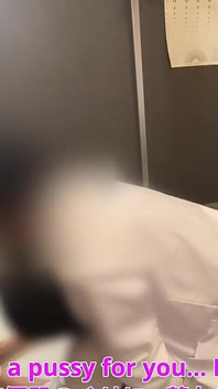 Marido, sinto muito, a esposa da enfermeira é treinada para falar putaria por médico no hospital # 118