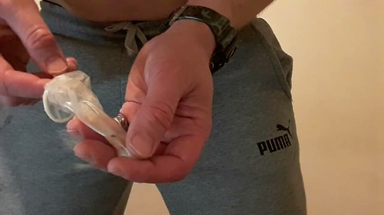 DumbChav: J’ai trouvé ce préservatif usagé dans un parc - je l’ai...