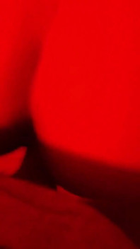 Amatérský pár šel divoké hardcore kouření a špinavý sex s červenými světly (žhavá redlight vášeň).