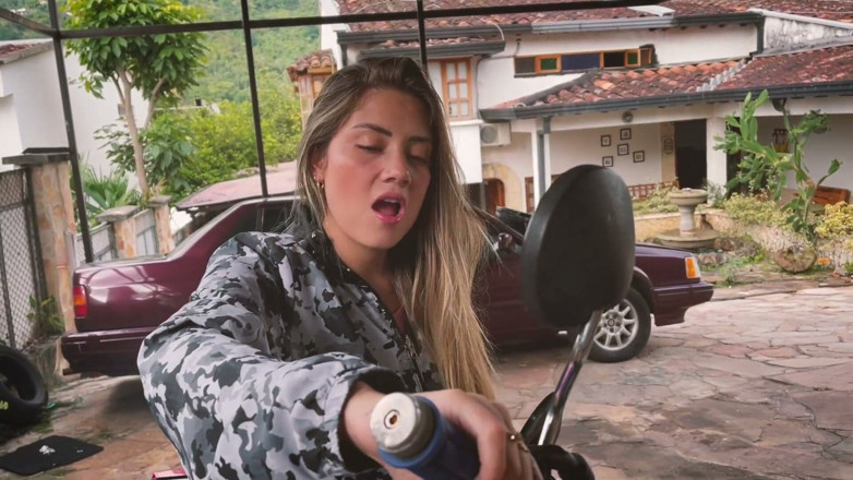 Sara Blonde: Kekasih motosikal