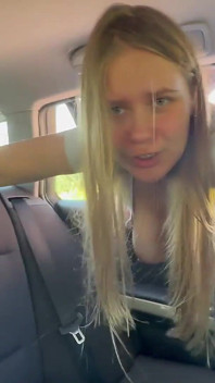 Uvízli v okně auta - a dáš si šanci..