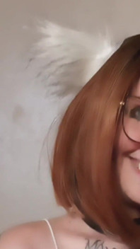 Cosplay evli kadın kocasını yaramaz video oyunu oynarken yakaladı