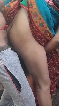 Enorme culo indio se quita el sari choli y folla con cuñado