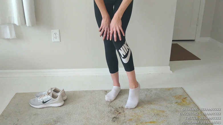 VieraMayXXX: You Smell My Dirty Socks &amp; Jerk off - JOI