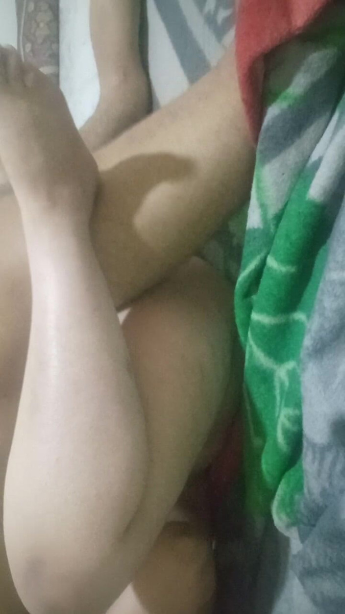 Hot naked coup: 年轻的新婚夫妇做爱