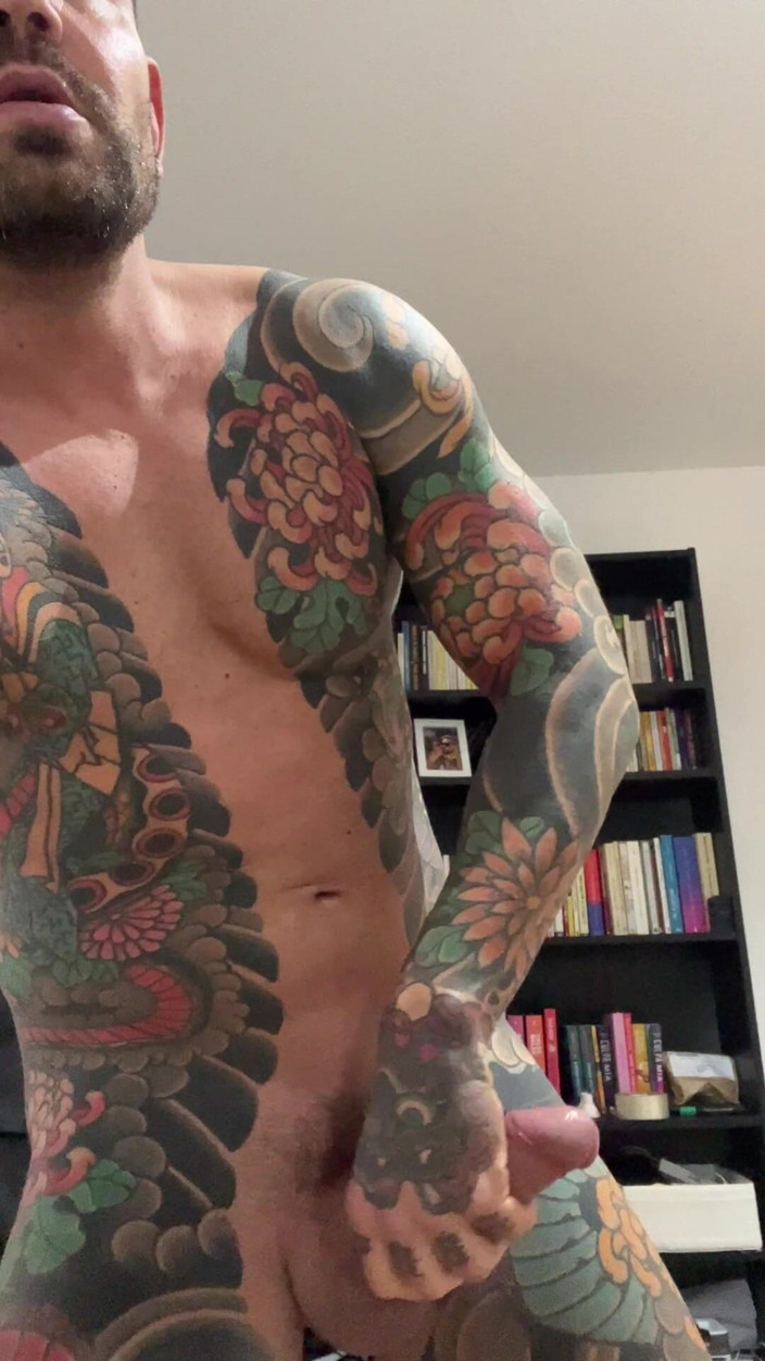 Juan Lucho Gay: マスキュラー・タフ
