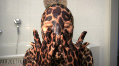 Projectsexdiary: Leo Zentai опыт в комбинезоне в мокрой ванне заканчивается игрой со спермой на лицо в маске - Projectfundiary