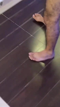 Slav som äter precum och piss