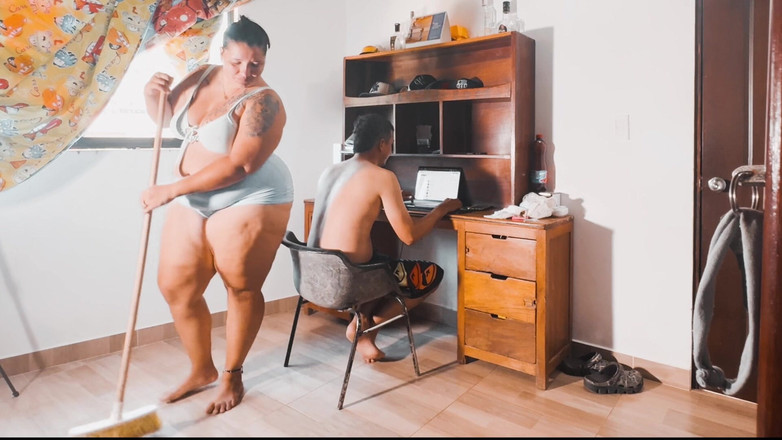 Lexly_16: लैटिन कर्मचारी द्वारा लंड चूसने वाले Lexly_16 और जादूगर के साथ ऑफिस में सेक्स