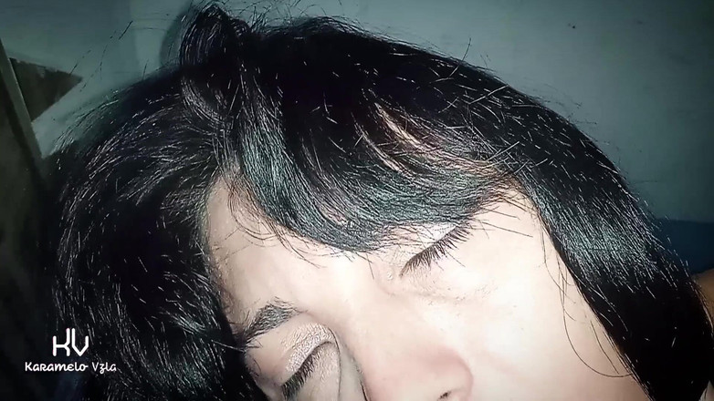 KarameloVzla: Přijďte si hrát s mým zadkem, tati