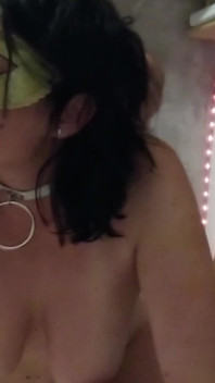 Cameră Cu Vedere Pe La Spate Cu Vecina MILF