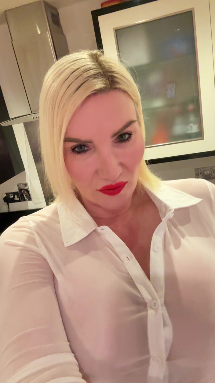 Sophie James: MILf montag kein höschen &amp;kein geheimes spielzeug