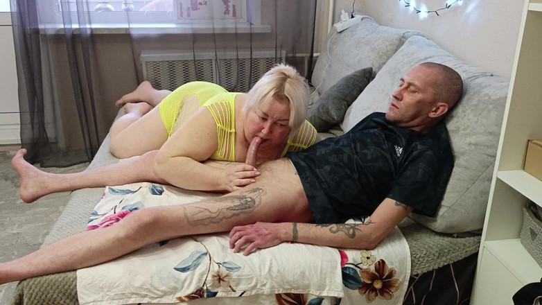 Zona901: 정액 삼키는 새엄마의 고품질 깊은 오럴