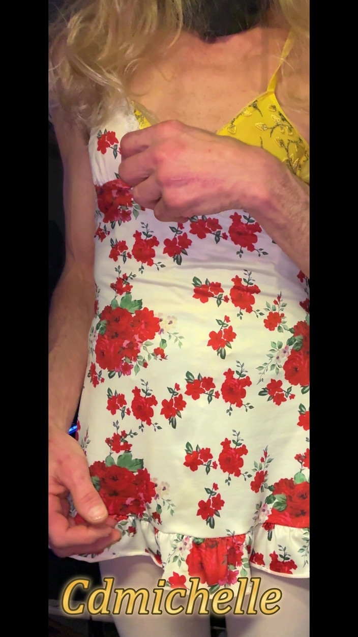 Sexy crossdresser wearing lingerie everything sexy: Cdmichelle Trägt Weißes Kleid Mit Gelbem Einteiler Body