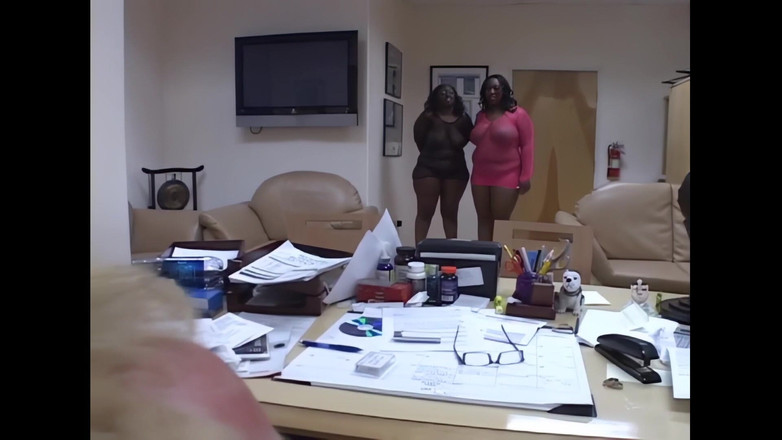 Old PIGS XXX: 2 अफ्रीकी वेश्याओं के साथ एक पुराना सुअर कास्ट करता है - वॉल्यूम #03