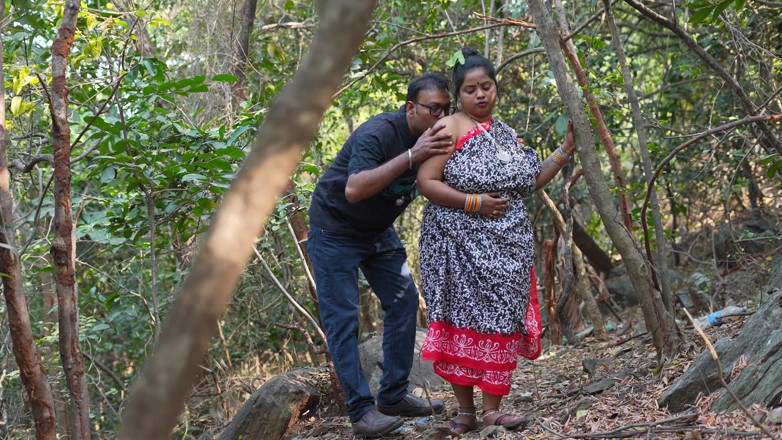 JAYESH GUPTA: สาวหมู่บ้านที่พบในป่า