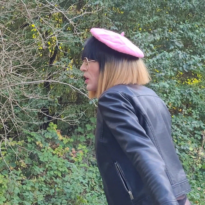 VaneSsaBiTCHx: Walking in the Forest