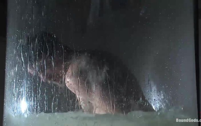 KINK men: Perversul nebun și pradă lui