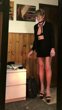 Elegante Dame Läuft Auf High Heels