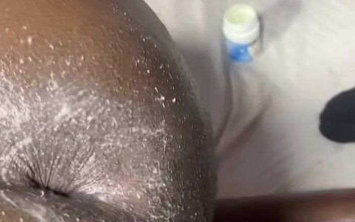 Youngcaptin: Gran polla destruyendo culo de melanina negra hablando