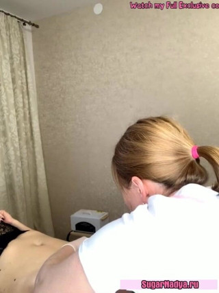 SugarNadya: 美しい猫のための深いビキニ脱毛に関するビデオレッスン
