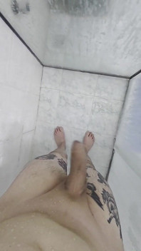 非常热辣的淋浴
