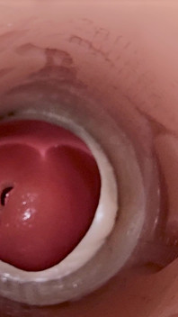 Camera dentro la figa profonda cattura un enorme eiaculazione di sperma