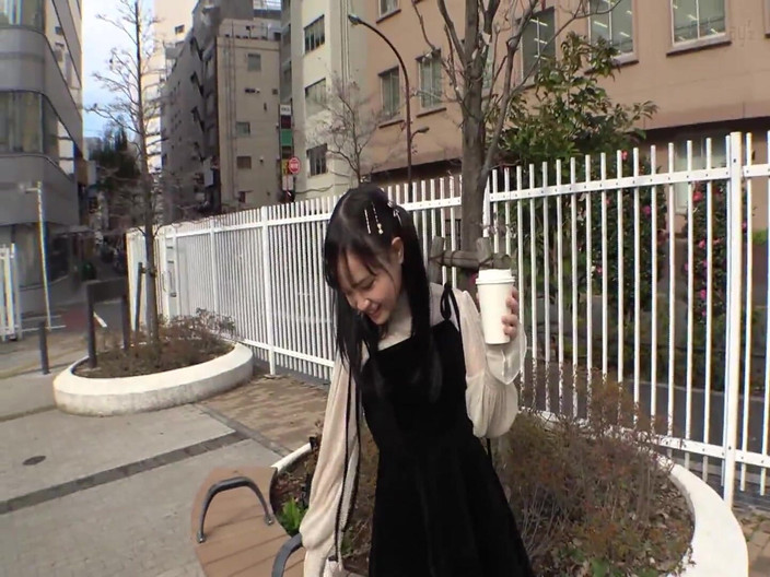 Vulture: Pakar awek comel: awek comel tinggal di atas dan berkongkek...