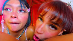 Lesbian Friends: Jazyk na ní, dokud nevybuchne