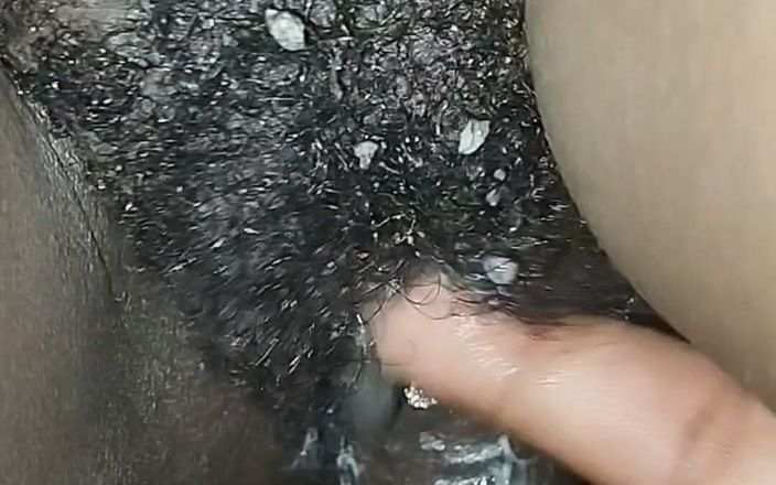 Kenyan Dick: Kamba kremsi amcık Kenyalı yarakla sert sikiliyor