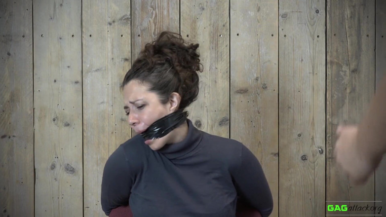 Gag Attack: Julia - Wiele gagów z PCV