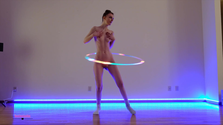 Destination Kat: Hula hoop danse et ne pose pas de son