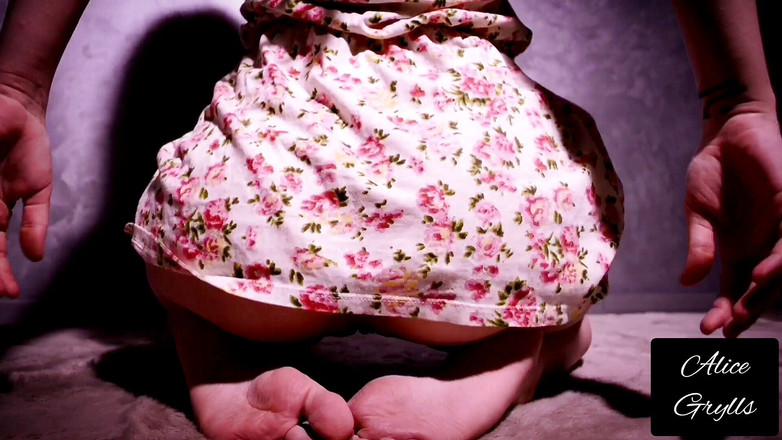 Alice Grylls: 18anni bellezza magra scopa la sua figa stretta con un...