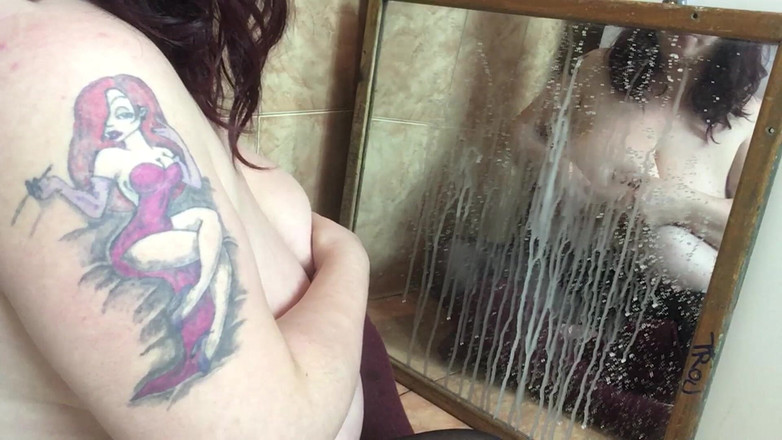 Roxanne Miller: Дзеркало на стіні! Салют! Молоко