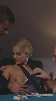 Erika Neri e Jessica Fiorentino en caso chiuse una historia de sexo muy caliente y llena de placer, película completa